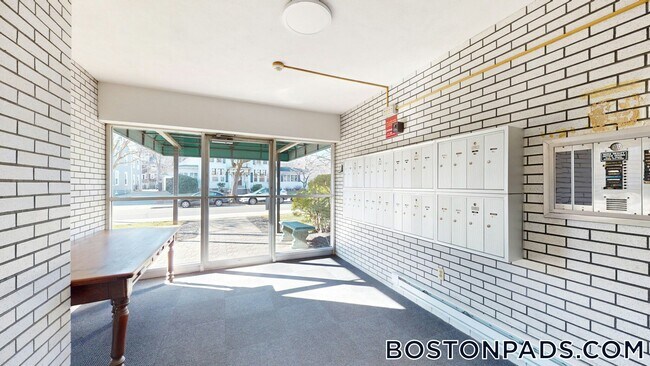 525 Highland Ave unit 10, Malden, MA 02148 - photo 6