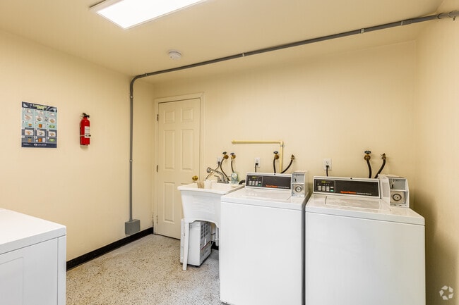 Charbern Apts - In The Hear of Milwaukie Oregon, Milwaukie, OR 97222 - photo 7