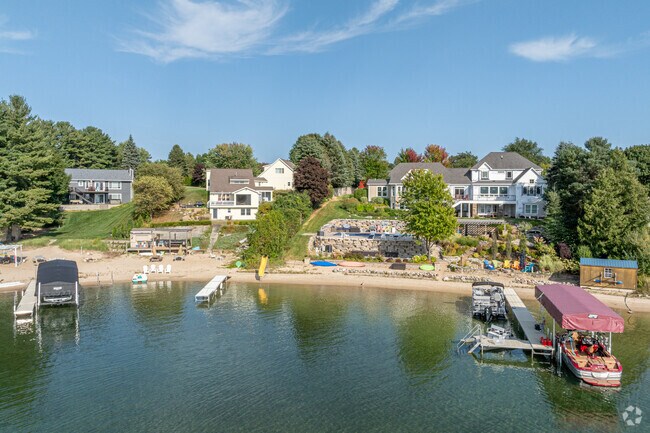 Larger lakefront homes in Chums Corner are located on Silver Lake.