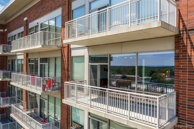 Main North unit 806, Royal Oak, MI 48067 - photo 4