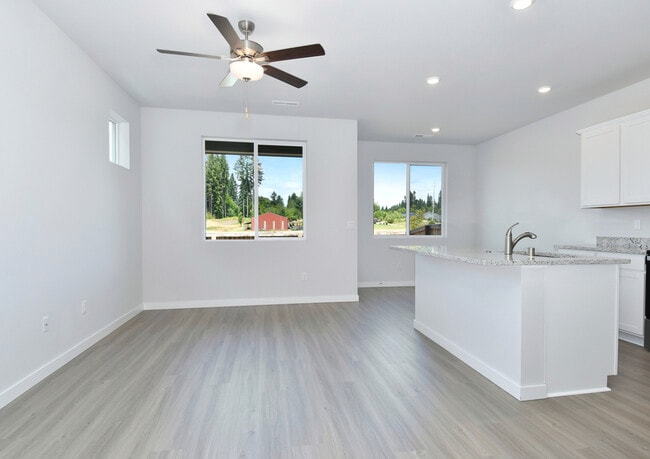 1557 Clark Ave St unit 36483316, Battle Ground, WA 98604 - photo 5