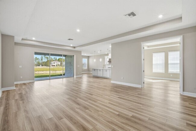 35154 Emberview Dr, Zephyrhills, FL 33541 - photo 4