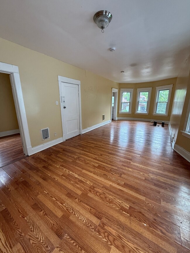 412 Cornwall Ave Unit Upper, Buffalo, NY 14215