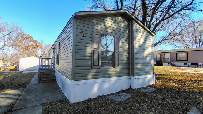 3831 SW South Park Ave, Topeka, KS 66609 - photo 2