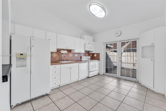 7665 NW 183rd Terrace, Hialeah, FL 33015 - photo 5