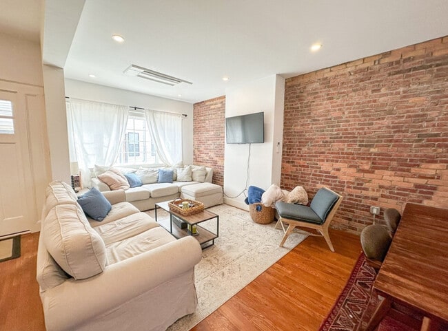 110 Sudbury St unit 3, Boston, MA 02114 - photo 3