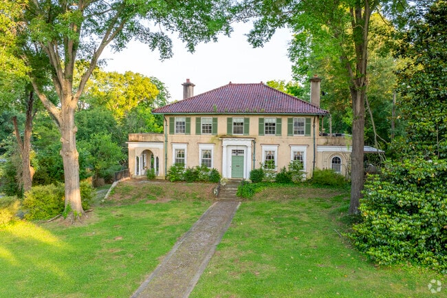 A few classical homes like Georgian's and Victorians can be found near the university.