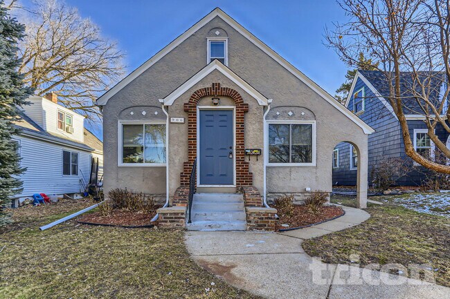 906 Cherokee Ave, Saint Paul, MN 55118 - photo 2