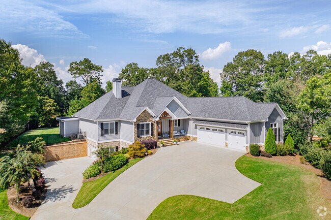 Houses in Royal Lakes can take on various forms and have details that include craftsman style.