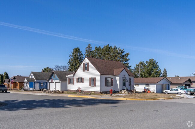 Housing in Soudan comes in various styles from various eras.
