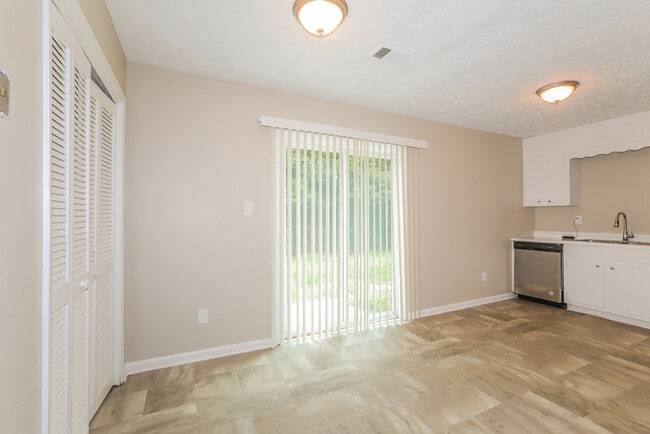 570 Lakeridge Cir SE, Conyers, GA 30094 - photo 4