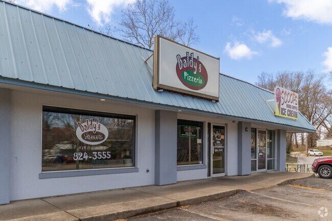 Baldy's Pizzeria is open daily near Smithville-Sanders.