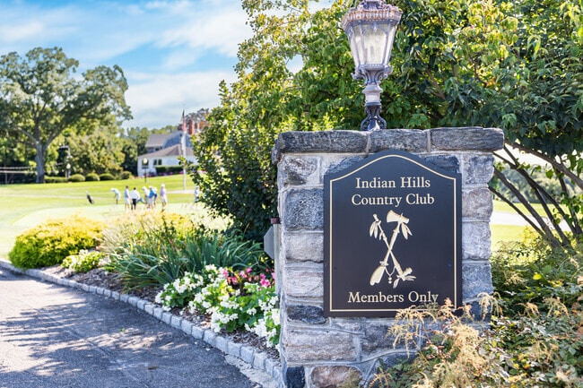 Fort Salonga offers public and private golf courses including Indian Hills Country Club.