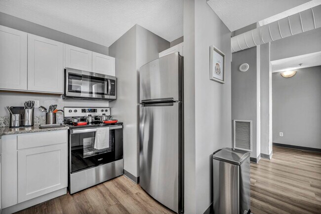 Huron Square and The Osborn Apartments, Cleveland, OH 44115 - photo 7