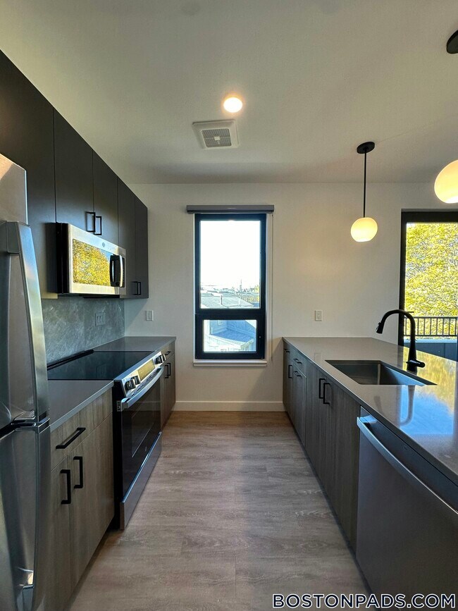 199 Gardner St Unit 212, Boston, MA 02132