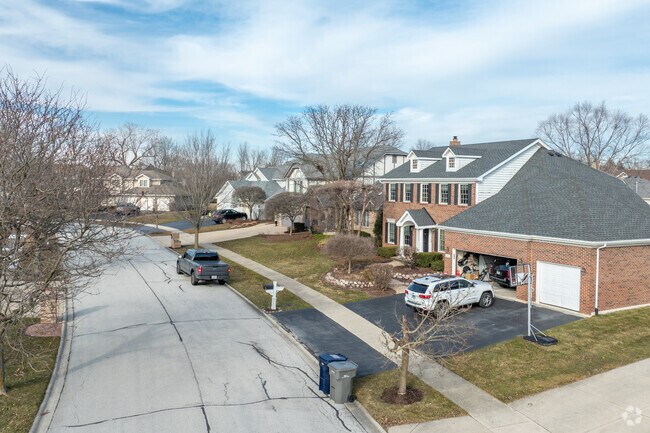 Colonial revival homes are common in Grasslands.