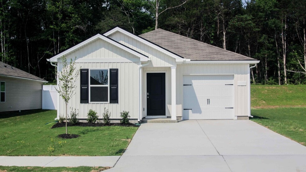 1402 Saddle Trace Dr, Lewisburg, TN 37091 - photo 1