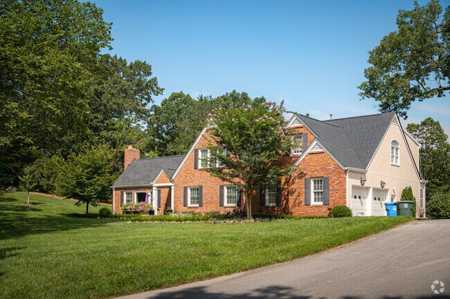 Stuart Heights-Rivermont also caters to large lots with New Traditional homes.