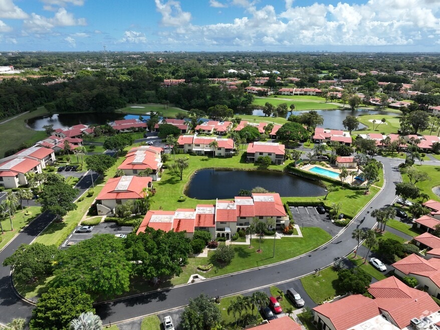 8566 Casa Del Lago unit 47F, Boca Raton, FL 33433 - photo 2