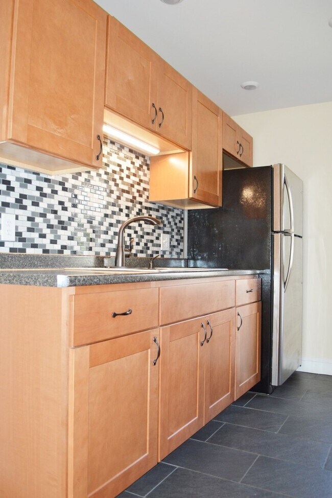 214 North Ave unit A, Burlington, VT 05401 - photo 7