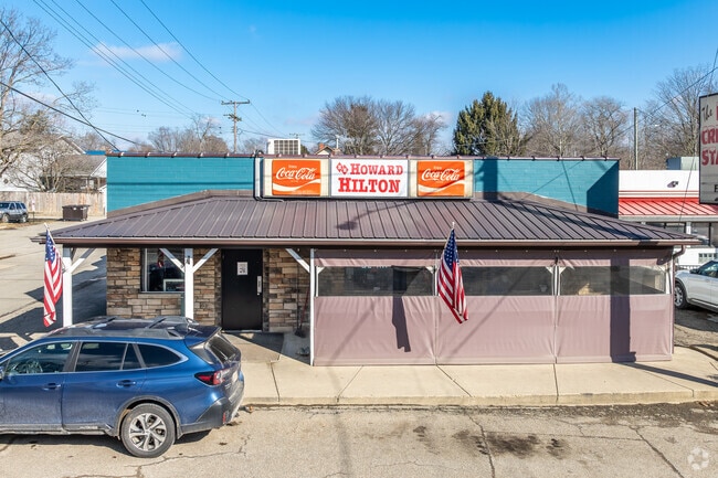 Howard is home to the Howard Hilton bar and grill, a local favorite for casual dining and drinks.