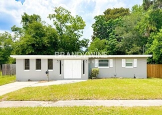 2518 Congaree Dr W, Jacksonville, FL 32211