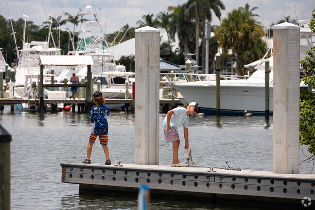 Kids are having so much fun while learning how to fish for local spices in Golden Gate.