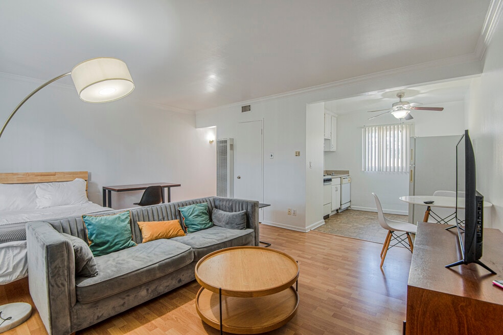 5845 Interceptor St unit R, Los Angeles, CA 90045 - photo 1