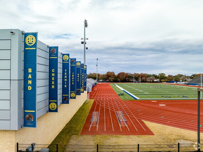 Alamo Heights has many amenities for students in Terrell Hills.
