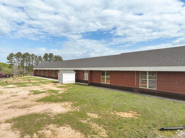 Battleground Elementary School is a part of the Lincoln County Schools.