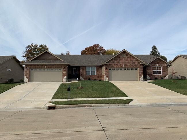 5818 Executive Plaza Dr, Fairview Heights, IL 62208 - photo 2