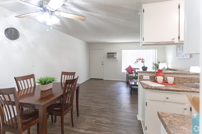 1BR,1BA- Dining