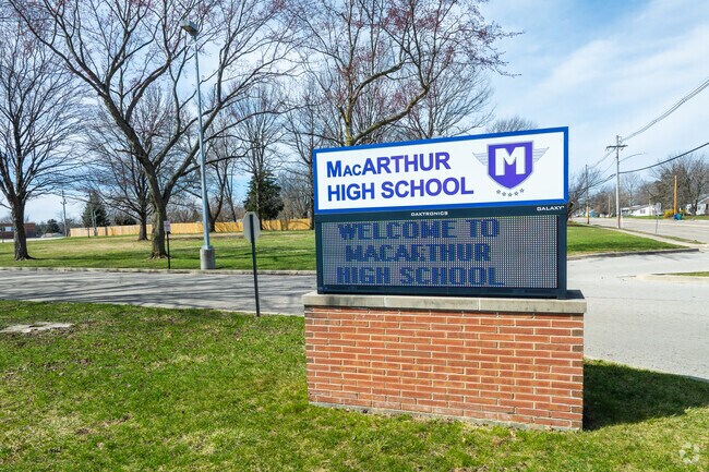 MacArthur High School has over 1,000 students in attendance.