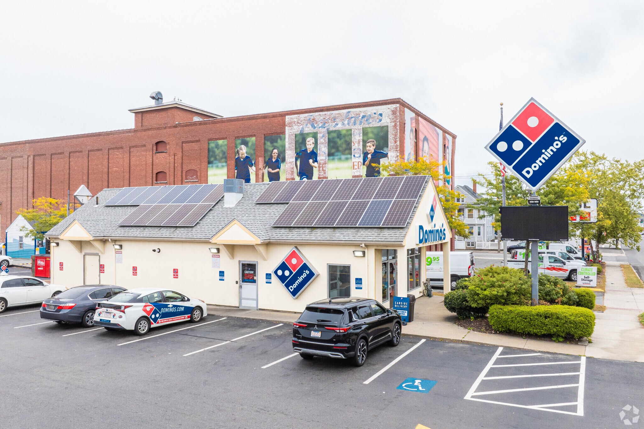 Buttonwood Park hosts several big chain eateries like Dominos and Burger King.