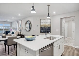 5289 Long Pointe Pass, Woodbury, MN 55129