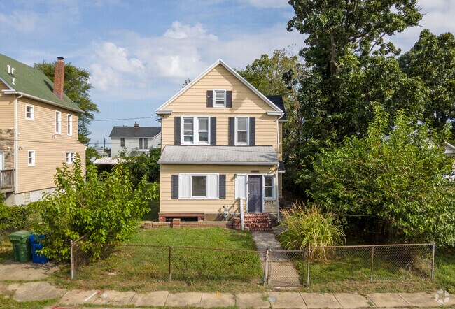 Smaller single-family homes are available in Orangeville.