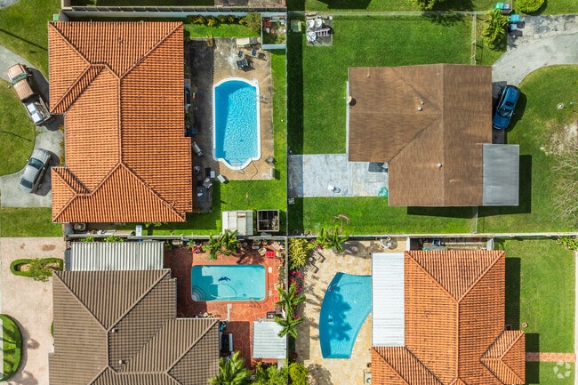 Have your own slice of paradise in Westchester, FL.