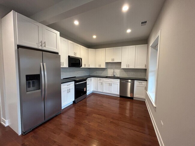 1712 W Lunt Ave unit 1710-3, Chicago, IL 60626 - photo 2