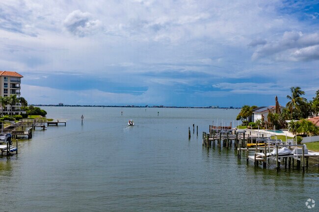 A boater takes advantage of the quick deep water access in the town of Maximo Moorings, FL.