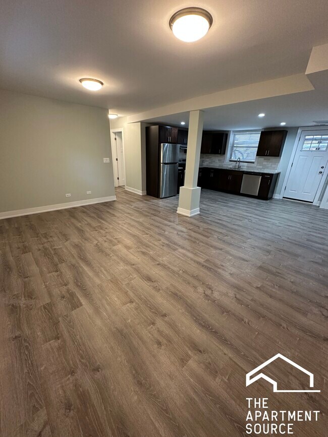 916 Crain St, Evanston, IL 60202