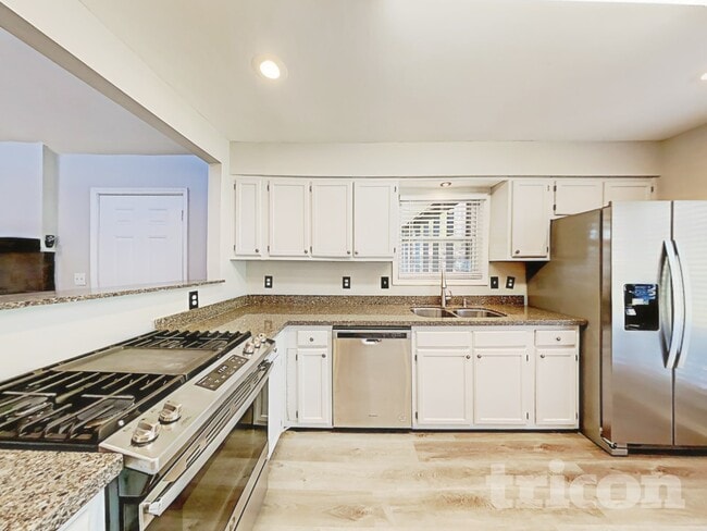 567 Shannon Green Cir SW, Mableton, GA 30126 - photo 4