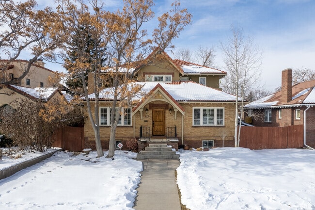This terracotta-roofed home is typical of the neighborhood of Alamo Placita.