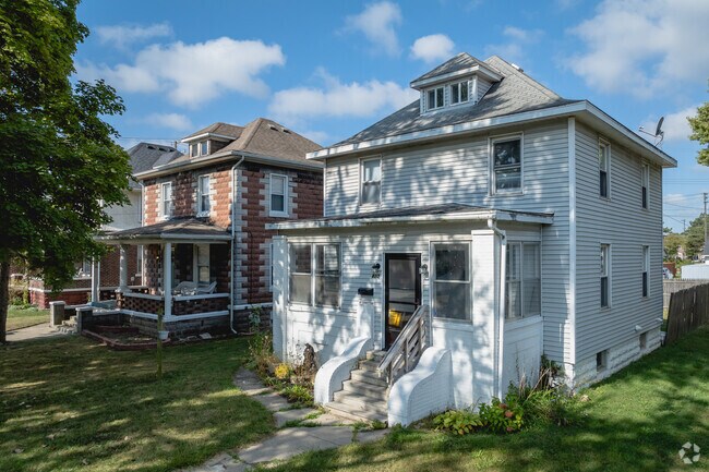 Southwest Monroe has plenty of big homes to choose from.