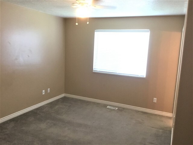 4045 W 4650 S, Roy, UT 84067 - photo 3
