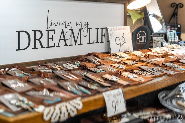 Find unique gifts and keepsakes in Sultan’s locally owned shops and boutiques.