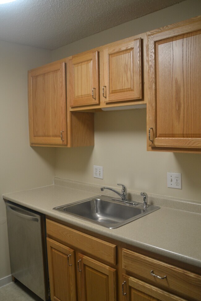 12 Saint James Place unit 813, Nashua, NH 03062 - photo 6