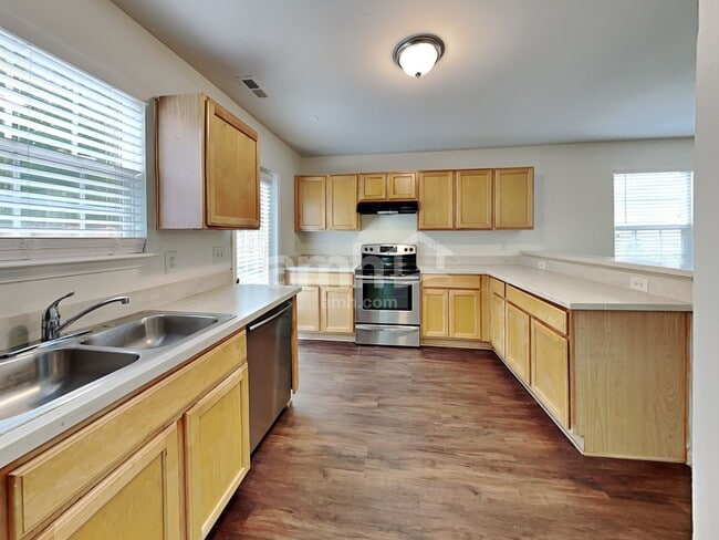 251 N Fuquay Springs Ave, Fuquay Varina, NC 27526 - photo 3