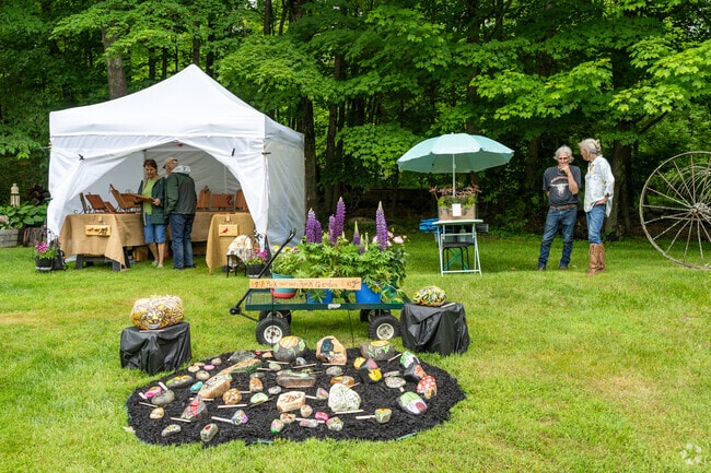 Celebrate the season with the Art & Garden Tour in Ashford, full of beauty and local flavor.