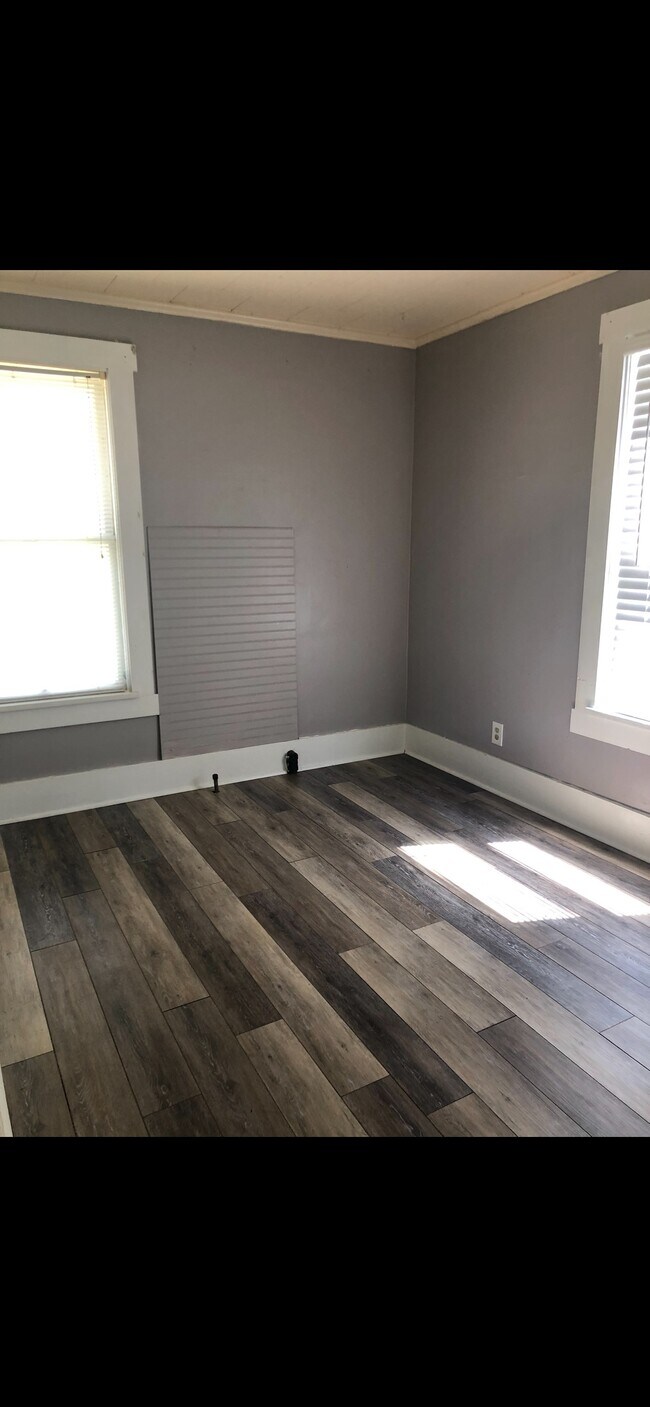 Bedroom / Work area