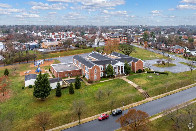 Parkway Elementary School earns an A minus from Niche.